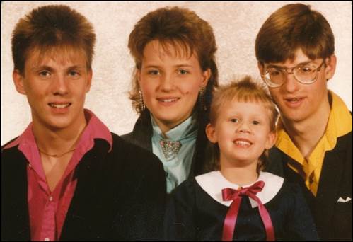 Thommy, Marianne, Morgan, Jennie omkring 1984_1